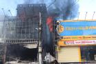Phú Yên: Tìm người tụ tập xem đám cháy tại cửa hàng điện máy TX. Đông Hòa