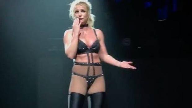 Clip: Britney Spears sốt 38,8 độ vẫn chuyên nghiệp trình diễn-2