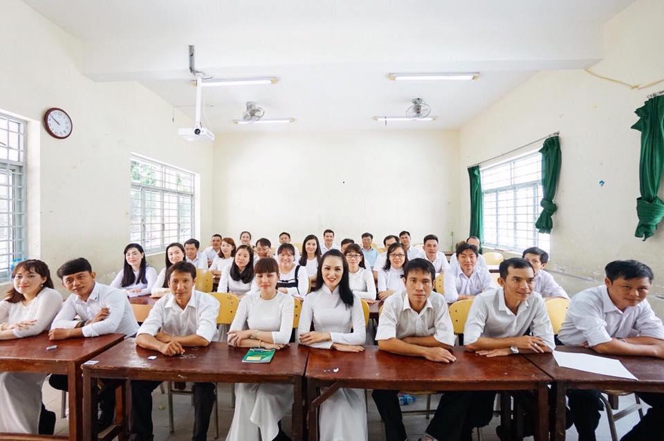 Nhóm cô chú U40 họp lớp sau 21 năm ra trường, quân số thật bất ngờ!-2