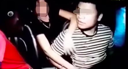 Tài xế taxi bị khách hàng hành hung: Lung lay 2 răng, vẹo sống mũi-1