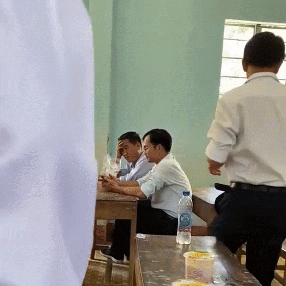 Nhóm cô chú U40 họp lớp sau 21 năm ra trường, quân số thật bất ngờ!-1