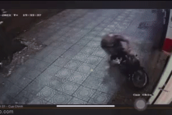 Clip: Vợ bị tát sưng mặt, chồng lao đến chửi bới đòi khô máu-5