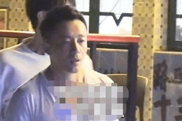 Đang livestream bán hàng, chồng Từ Hy Viên khóc nghẹn vì nhớ con-5