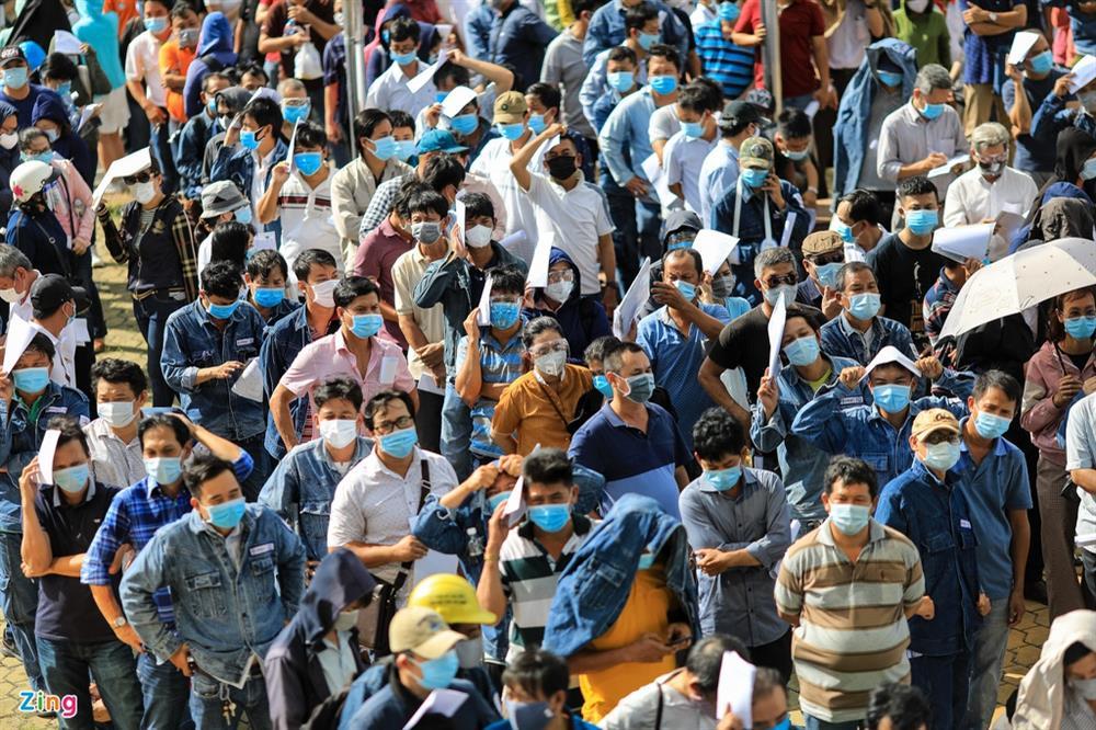 Nghịch lý giãn cách khi tiêm vaccine ở TP.HCM-2