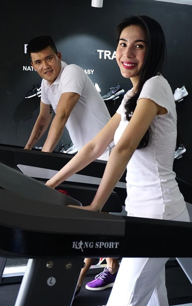 Phương Mỹ Chi, Khánh Thi... giảm cân bằng cách mặc áo mưa tập thể dục-6