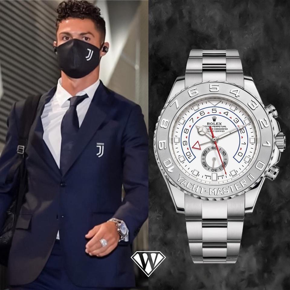 Rolex Yacht-Master II: Ronaldo là tín đồ của Rolex. Anh còn sở hữu chiếc Yacht-Master II 44 mm với mức giá bán ra khoảng 48.000 USD. Các fan từng nhìn thấy CR7 đeo thiết kế này trong lần di chuyển đến sân đấu cùng các thành viên của Juventus. Ảnh: Super Watch Man.