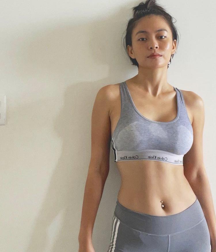 Hỗ trợ chống dịch, HHen Niê - Mâu Thủy vẫn tập yoga, ăn uống healthy-7