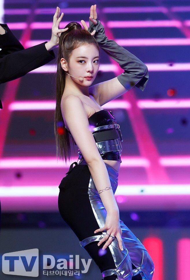 Lia (ITZY) bị chỉ trích trơ trẽn hơn Irene, Soo Jin vì cười bất chấp scandal-1