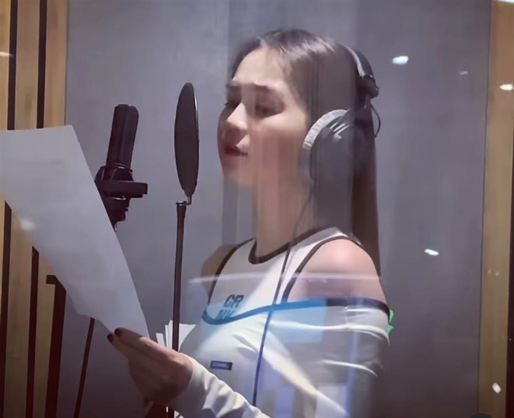 Ngọc Trinh bay màu 100.000 fan, tin đồn tại cứ thích hát cơ-5