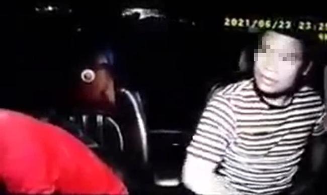 Đối tượng có hành vi côn đồ, hành hung dã man tài xế taxi đã bỏ trốn-2