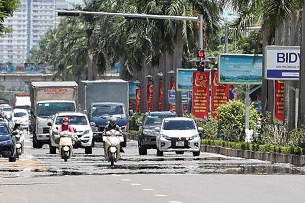 Hà Nội mát mẻ chưa bao lâu, nắng nóng gay gắt đã lăm le trở lại-1