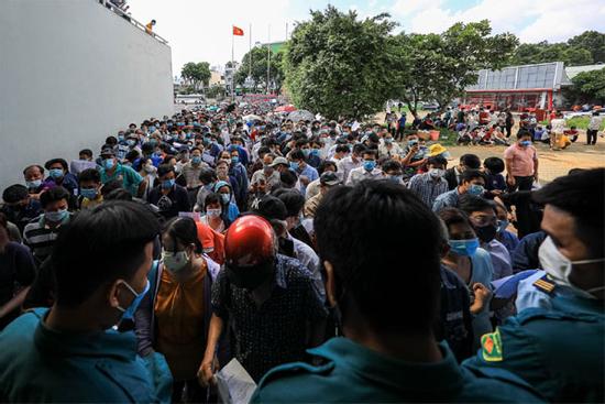 'Không loại trừ có F0 trong hàng nghìn người tiêm vaccine ở TP.HCM'