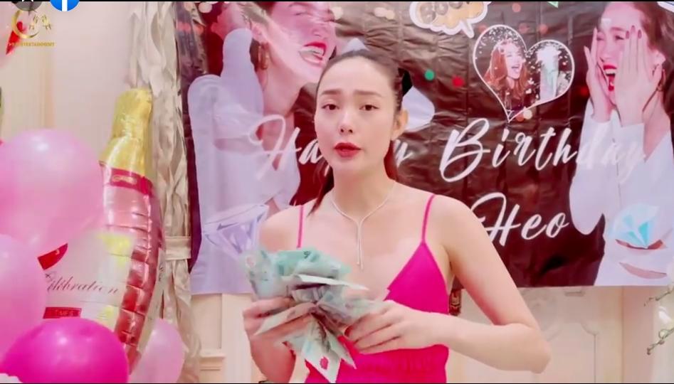 Minh Hằng bị chỉ trích vì tiệc sinh nhật chả có gì, chỉ có tiền-8