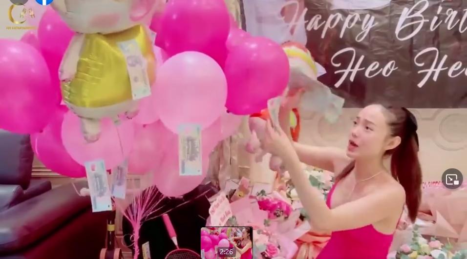 Minh Hằng bị chỉ trích vì tiệc sinh nhật chả có gì, chỉ có tiền-4