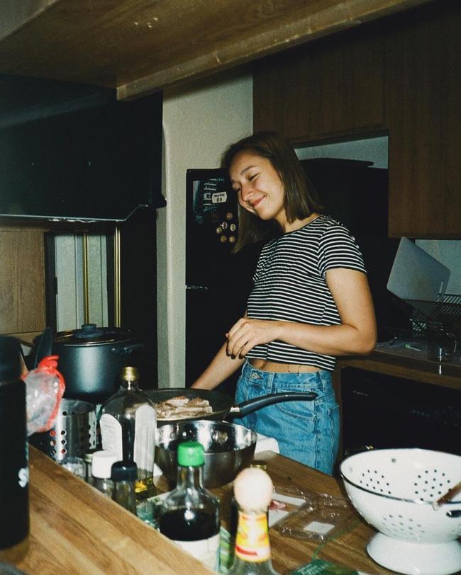 Anna Trương: Sexy gấp rưỡi em gái, lên đồ bốc lửa khoe dáng hót họt-8