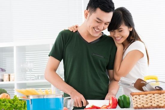 Vợ chia sẻ bí kíp 'dùng' chồng hiệu quả, chị em dành 'cơn mưa' tán thưởng