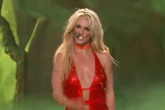 Những lần Britney Spears gửi tín hiệu cầu cứu khỏi cuộc sống như nô lệ-3