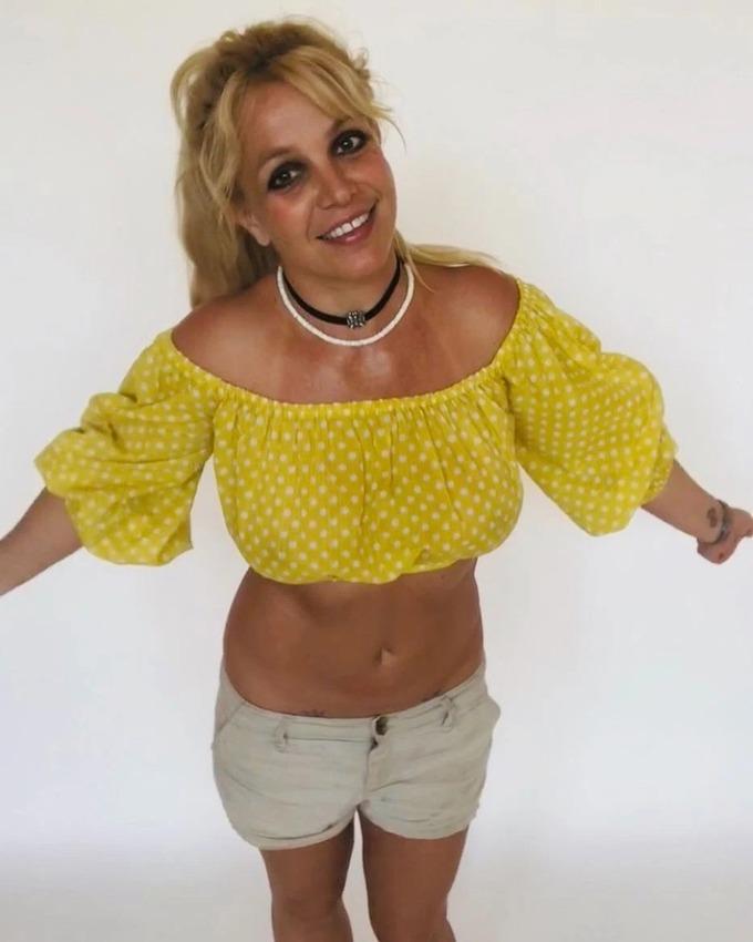 Những lần Britney Spears gửi tín hiệu cầu cứu khỏi cuộc sống như nô lệ-5