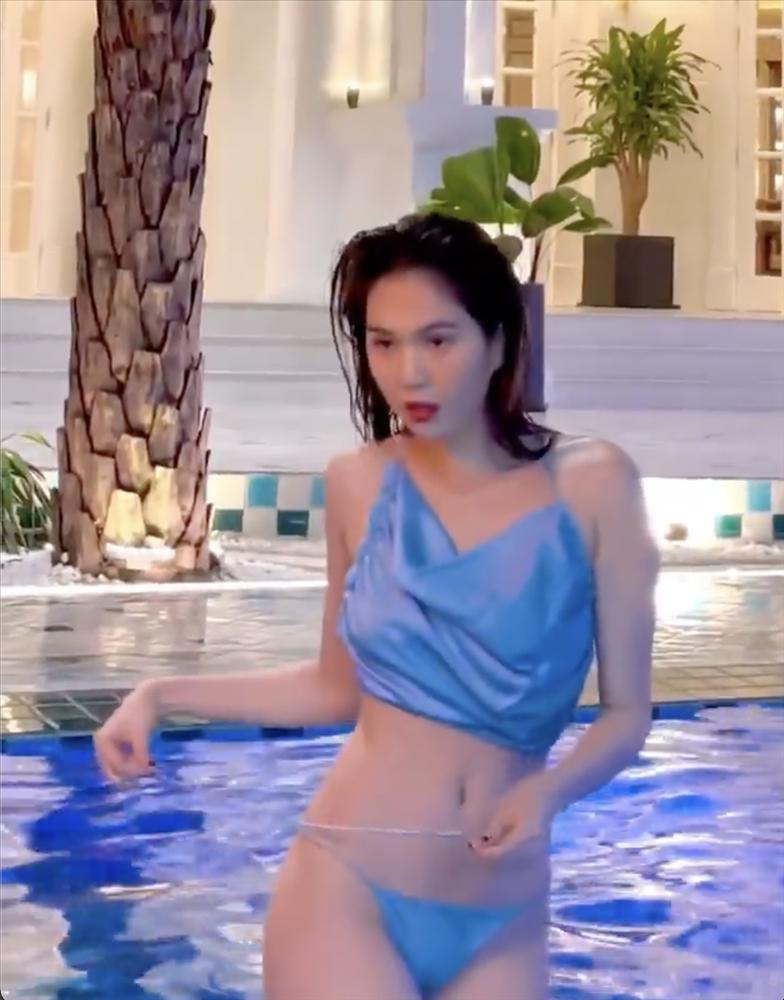 Ngọc Trinh cố tình cởi dây bikini như muốn thoát y ở bể bơi-2