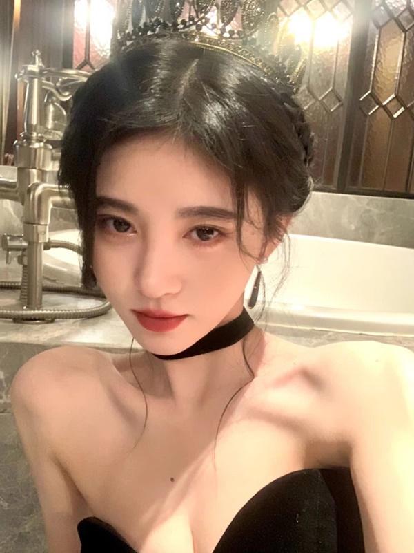 Team qua đường bóc Cúc Tịnh Y: Body thấp bé, sống mũi giả trân-5