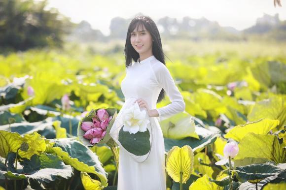 Lynk Lee mặc áo yếm gợi cảm được khen tựa ngọc nữ hồ sen-6