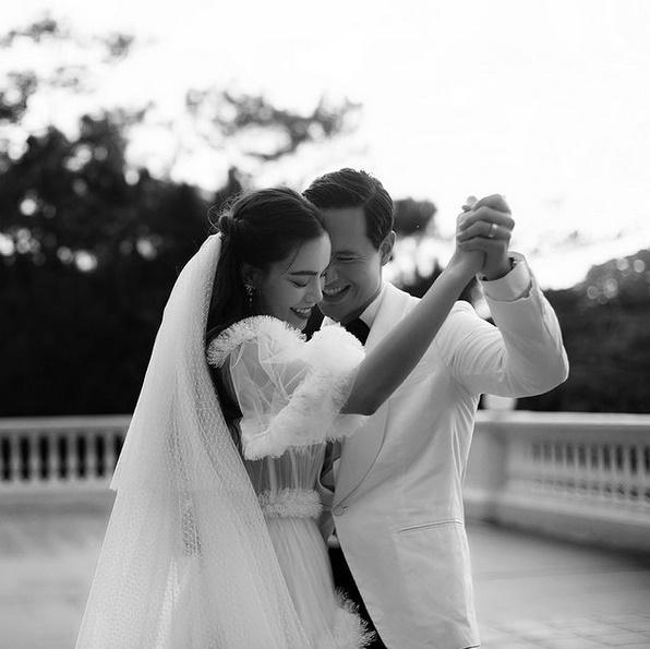 Hồ Ngọc Hà - Kim Lý tung ảnh cưới đen trắng sặc mùi ngôn tình-1