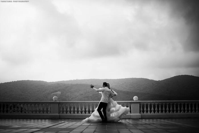 Hồ Ngọc Hà - Kim Lý tung ảnh cưới đen trắng sặc mùi ngôn tình-4