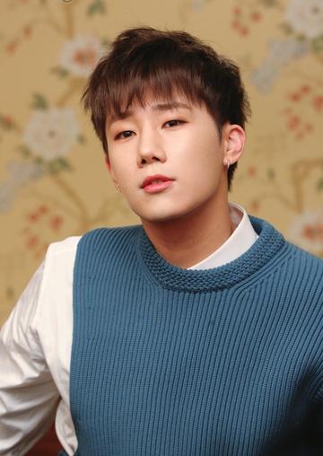 Trưởng nhóm INFINITE mắc Covid-19 dù đã tiêm vaccine-1