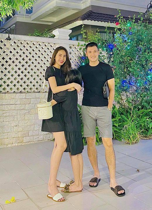 Con gái Thủy Tiên hiếm hoi lộ mặt, được nhận xét y chang bố-6