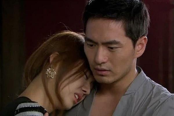 Cặp đôi ly thân, chồng gặp tai nạn vợ gạt hết tất cả chăm sóc rồi cứu cả cuộc hôn nhân-7