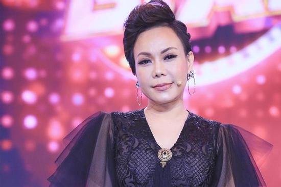 Bị phàn nàn 'từ thiện phát phiếu như đi xin', Việt Hương nói gì?