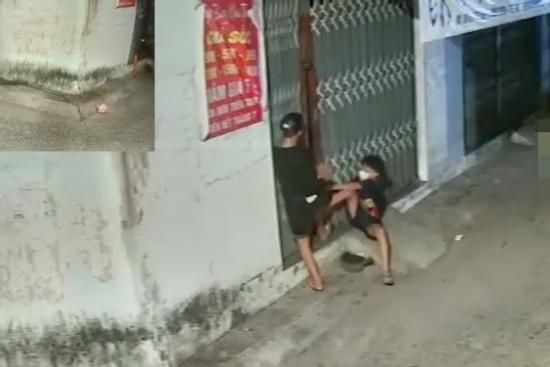 Clip: Nhóm 'trẻ trâu' phá cửa sắt, đột nhập cửa hàng quần áo, ăn trộm rất chuyên nghiệp