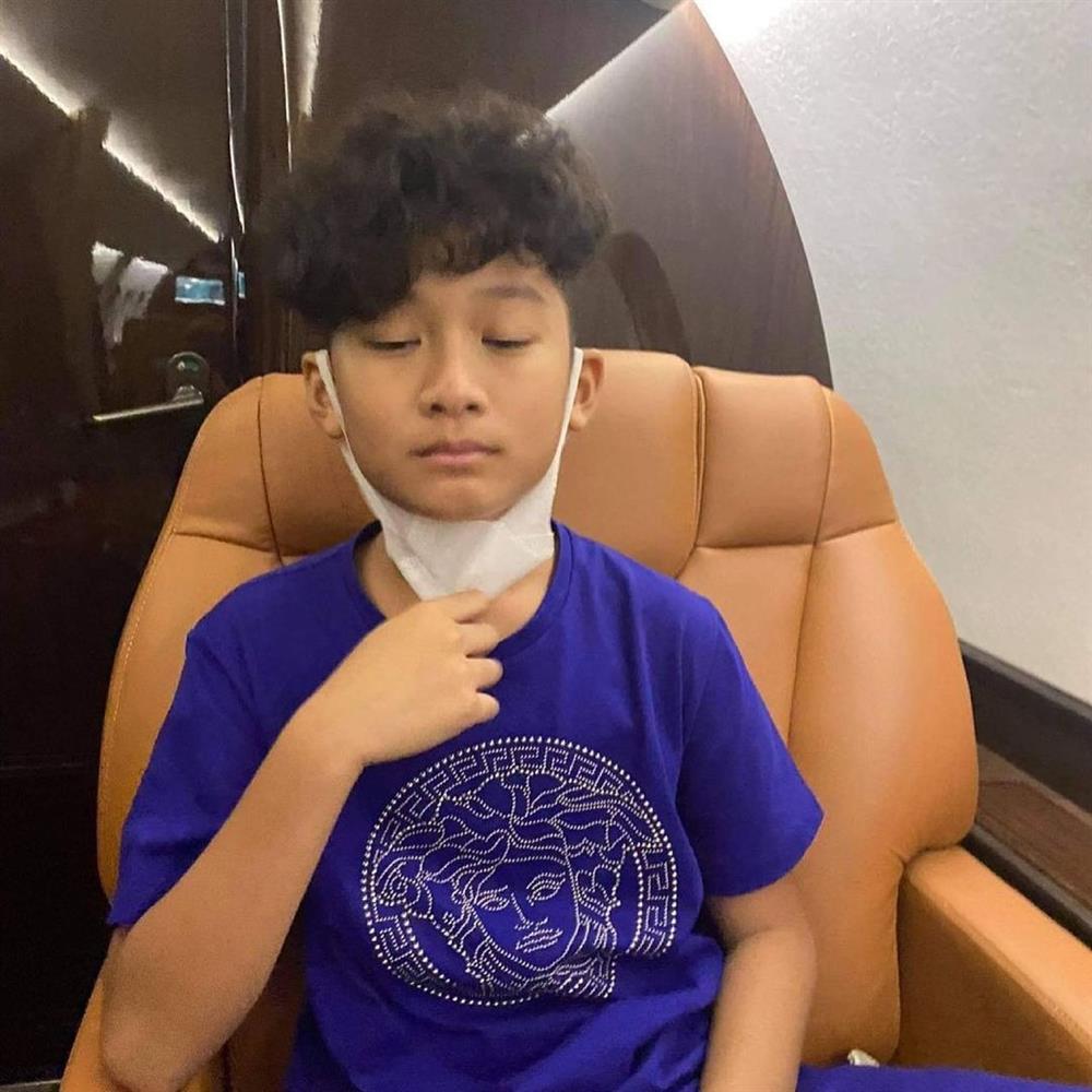 Chồng cũ Lệ Quyên đưa con đi chơi bằng chuyên cơ, nửa tỷ đốt trong tích tắc?-3