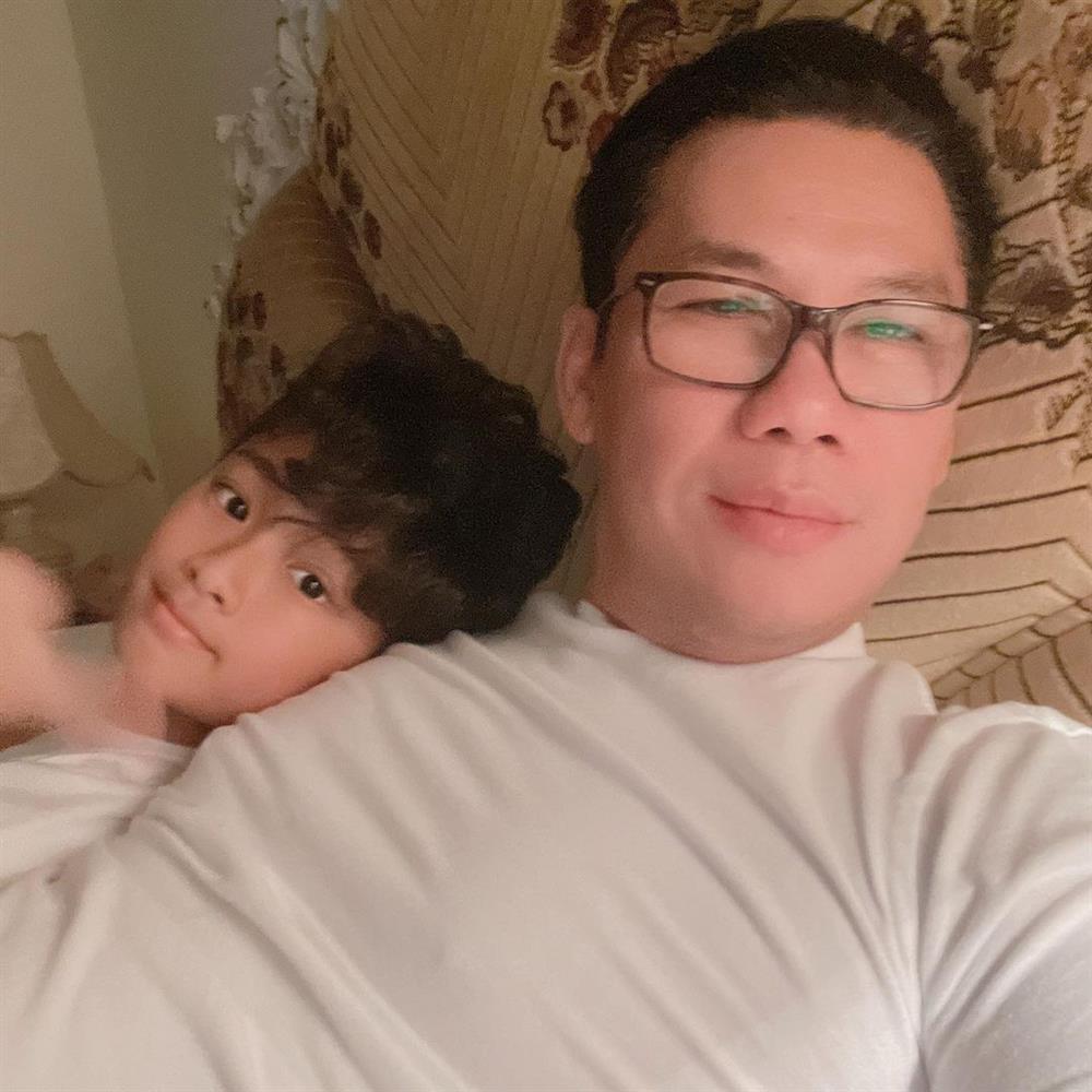 Chồng cũ Lệ Quyên đưa con đi chơi bằng chuyên cơ, nửa tỷ đốt trong tích tắc?-6