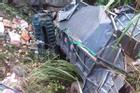 Sơn La: Xe tải chở mía lao xuống vực sâu, 2 người tử vong