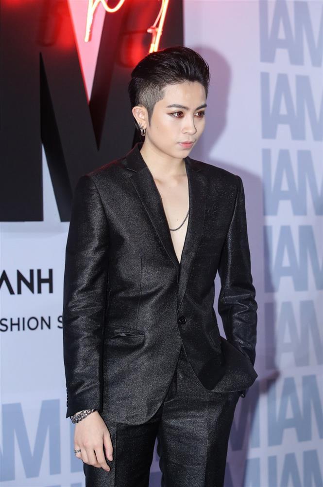 Những lần Gil Lê khiến netizen thót tim vì phanh áo lộ ngực-4