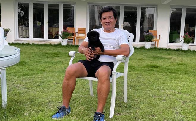 Vì sao ông Đoàn Ngọc Hải chỉ mặc áo sơ mi trắng và đi dép tổ ong?-4