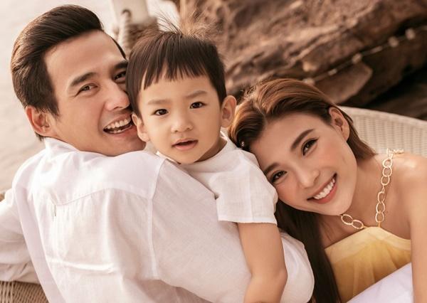 Những cặp nam nữ cứ gặp nhau là phim nào cũng yêu-9