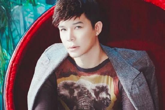 Nathan Lee mắng ả mẫu PR tiền ảo: '3 vòng cong cớn nhưng não phẳng lì'