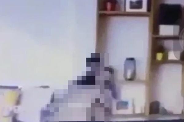 SỐC: Cặp sinh viên quan hệ khi học zoom nhưng quên tắt camera-1