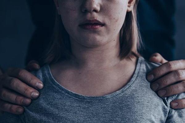 Bé 5 tuổi bị bác xâm hại dìm xuống mương, bỏ xác ngoài ruộng-3