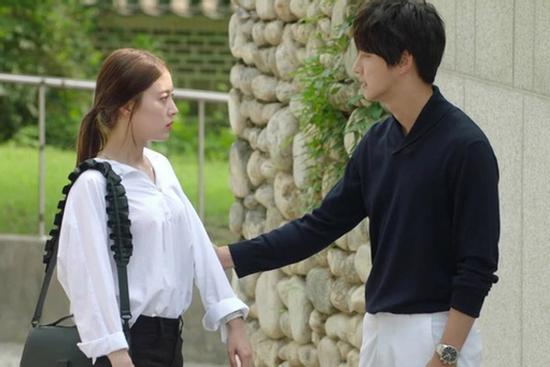 Chồng đi với gái suốt 7 năm, thấy vợ ăn nên làm ra liền trở về đưa ra yêu cầu quá quắt
