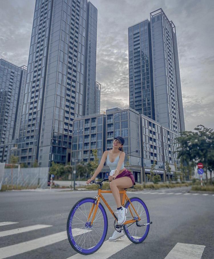Đạp xe thì ít mà sao Việt chủ yếu khoe street style chất lừ là nhiều!-6
