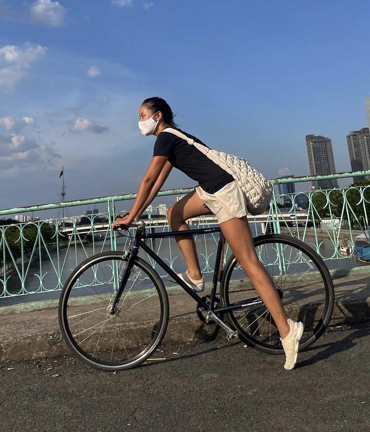 Đạp xe thì ít mà sao Việt chủ yếu khoe street style chất lừ là nhiều!-3