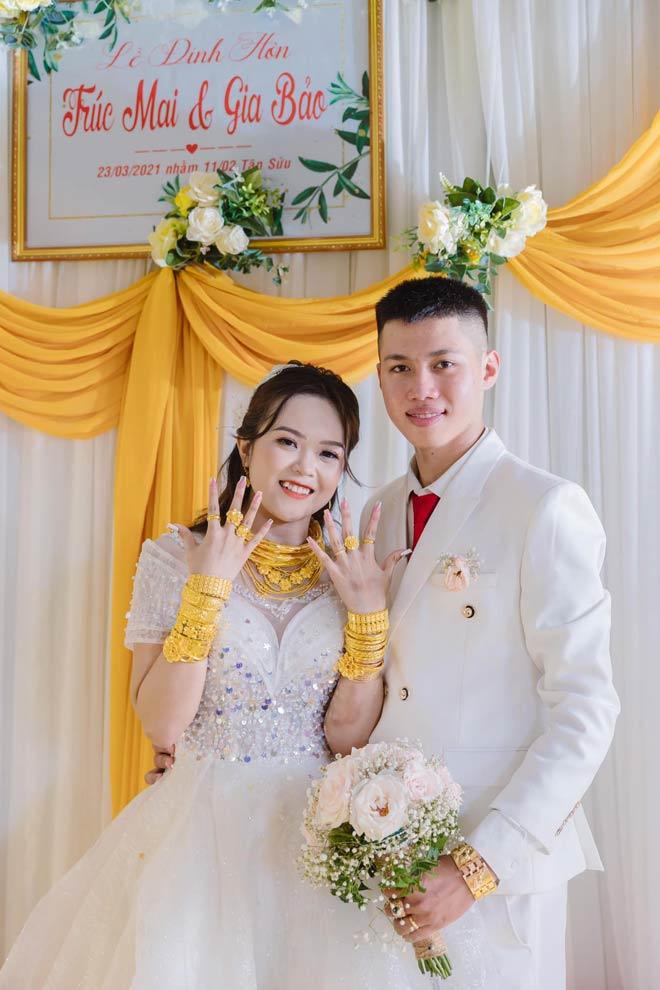 Cô dâu 18 tuổi đeo 20 cây vàng trong ngày cưới khiến dân tình lóa mắt-2