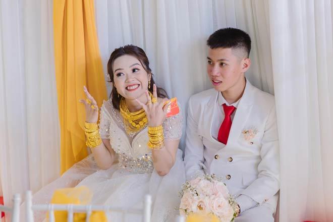 Cô dâu 18 tuổi đeo 20 cây vàng trong ngày cưới khiến dân tình lóa mắt-3