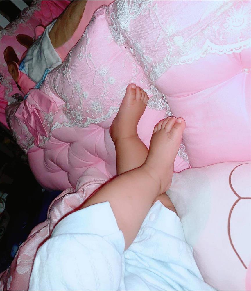 Ngoại hình con gái Mạc Văn Khoa sau nửa năm chào đời-16