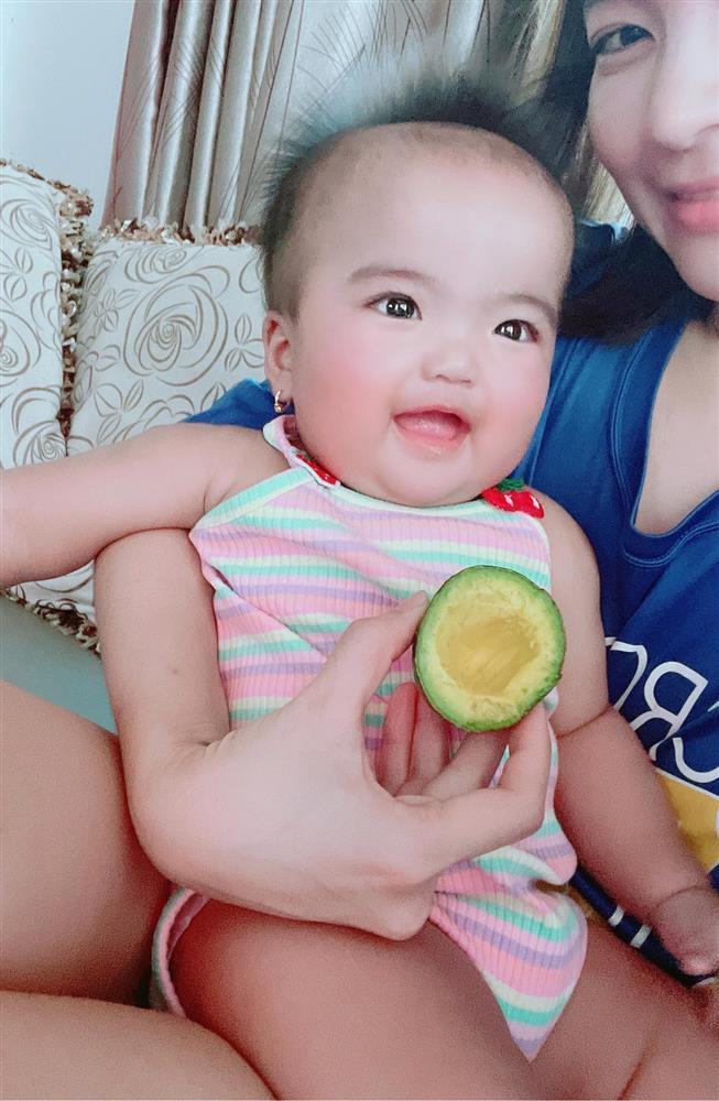 Ngoại hình con gái Mạc Văn Khoa sau nửa năm chào đời-5