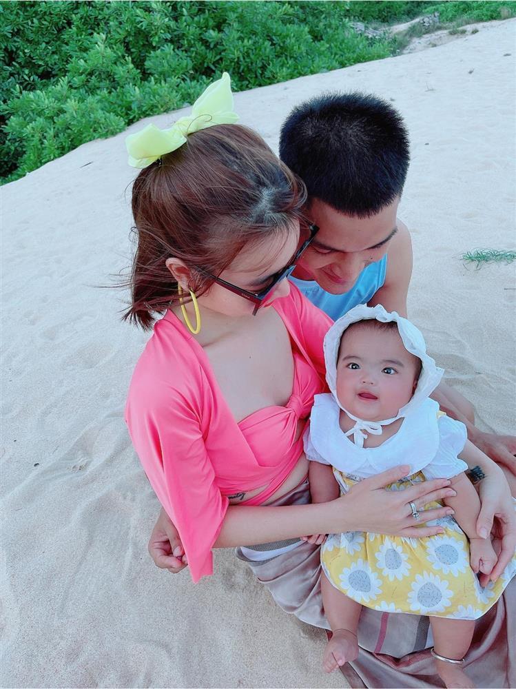 Ngoại hình con gái Mạc Văn Khoa sau nửa năm chào đời-3