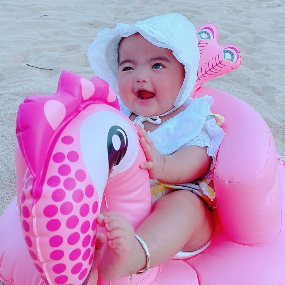 Ngoại hình con gái Mạc Văn Khoa sau nửa năm chào đời-12